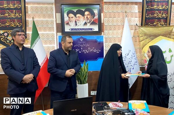 تقدیر از تلاشگران آموزش ابتدایی منطقه ۱۴ شهر تهران