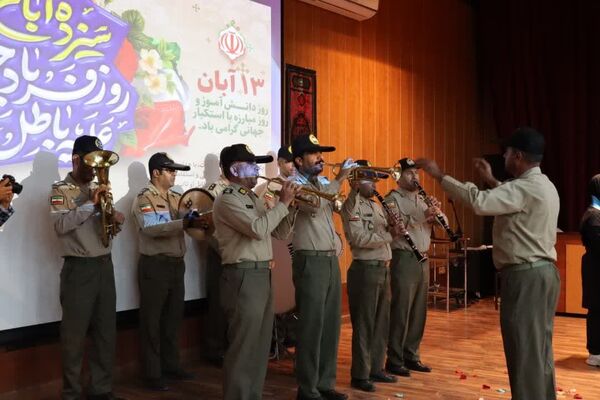 تجمع دانش‌آموزان آموزشگاه‌های شمال غرب شیراز در روز دانش‌آموز