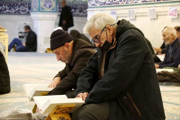 مراسم قرائت دعای ام داوود در امامزاده سید عباس بن موسی (ع) در بجنورد 