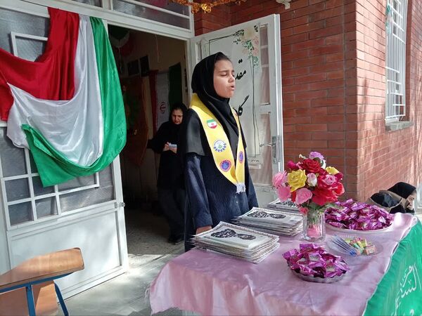 جشن میلاد منجی عالم بشریت در دبیرستان مادر مهربان خلیل آباد
