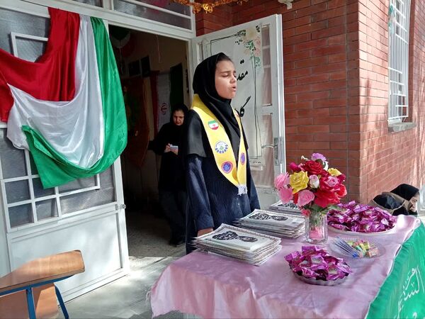 جشن میلاد منجی عالم بشریت در دبیرستان مادر مهربان خلیل آباد