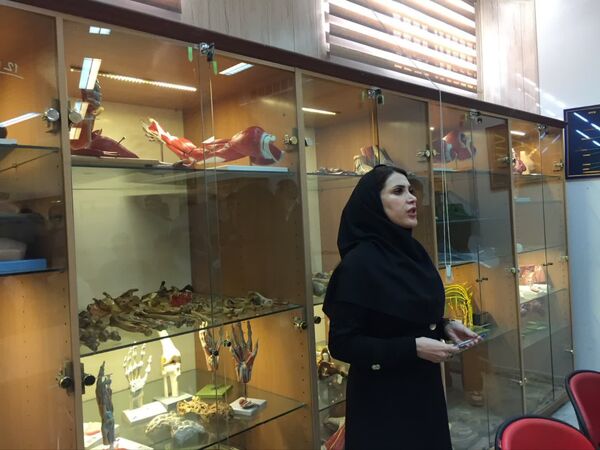 بازدید دانش آموزان دبیرستان نمونه آیت‌الله خامنه‌ای از دانشکده پزشکی دانشگاه فردوسی مشهد