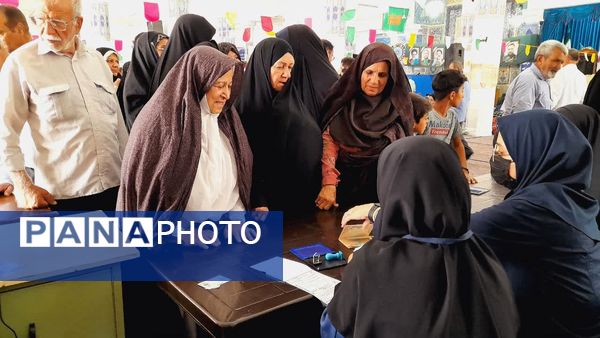 حضور شورآفرین مردم شهرستان راور در پای صندوق‌های رای