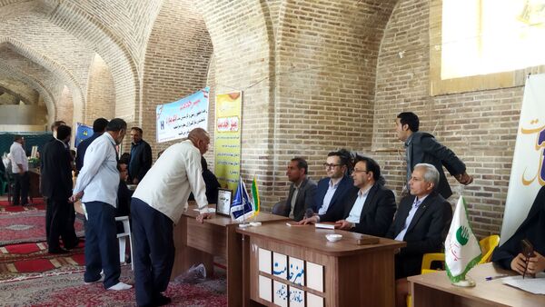 میز خدمت ادارات و بانک‌ها در نماز جمعه نیشابور