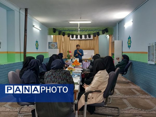 جلسه شورای دبیران در دبیرستان دخترانه فضه 