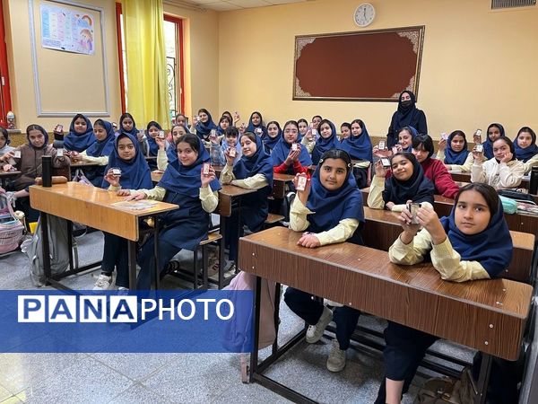 فریاد آزادی و همبستگی در دبستان آرمینه مصلی‌نژاد