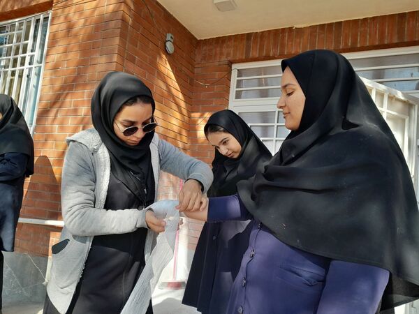 آموزش اطفای حریق و ایمنی به دانش آموزان دبیرستان مادرمهربان خلیل آباد