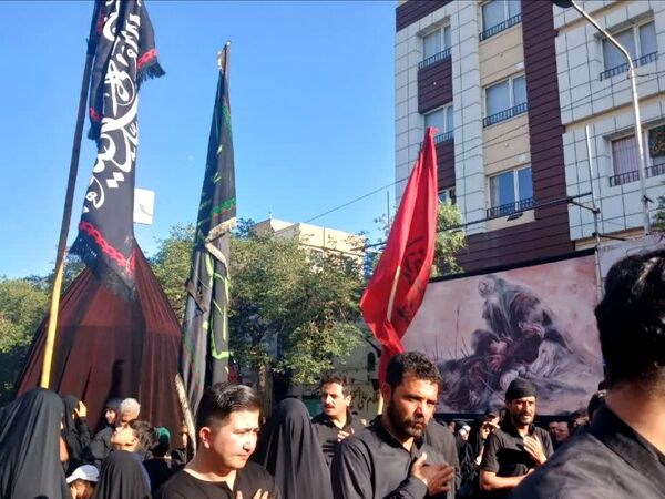 اجتماع عظیم عاشقان حسینی در مراسم خیمه سوزان