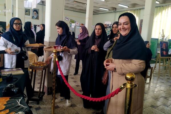 برگزاری جشنواره هفته مشاغل در هنرستان کوثر قیامدشت ری یک