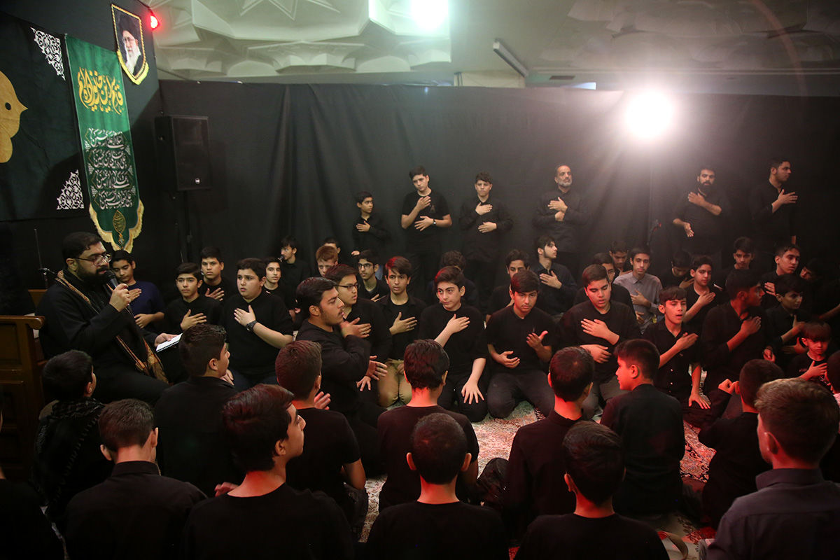 محفل عزاداری نوجوانان در حرم حضرت معصومه(س)