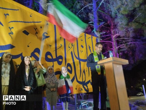 میدان‌های رشتخوار کلاسِ درسِ وفاداری و مشقِ وطن‌دوستی