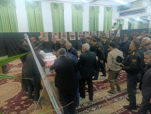  مراسم وداع با پیکر شهید جواد حسن زاده در مسجد امام علی(ع)