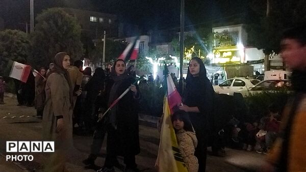 تا پای جان پای رهبرمون هستیم 