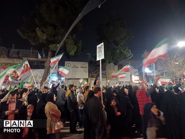 پیمان دوباره با رهبری با نوای رسای مهدی رسولی در آیین تجدید بیعت 