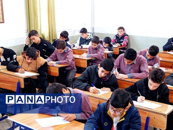 برگزاری امتحانات نوبت اول در دبیرستان میثاق کاشمر