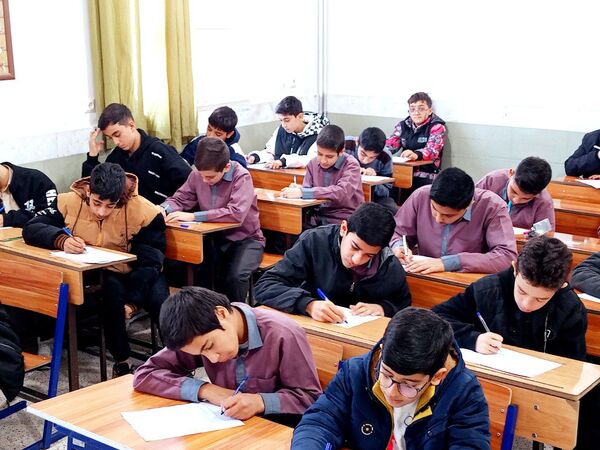 برگزاری امتحانات نوبت اول در دبیرستان میثاق کاشمر