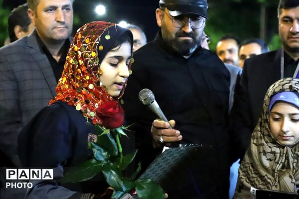 محفل گرم تشکیلاتی دانش‌آموزان در تجمع مردمی تبریز با حضور قائم‌مقام معاون وزیر در سازمان دانش‌آموزی