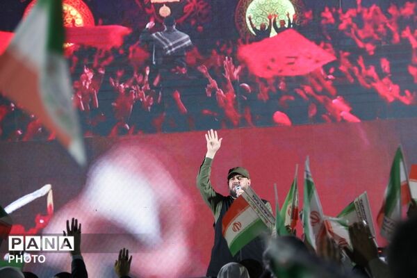 لاله‌های آسمانی در دبستان دخترانه حسین فاطمه یزد شکوفا شدند