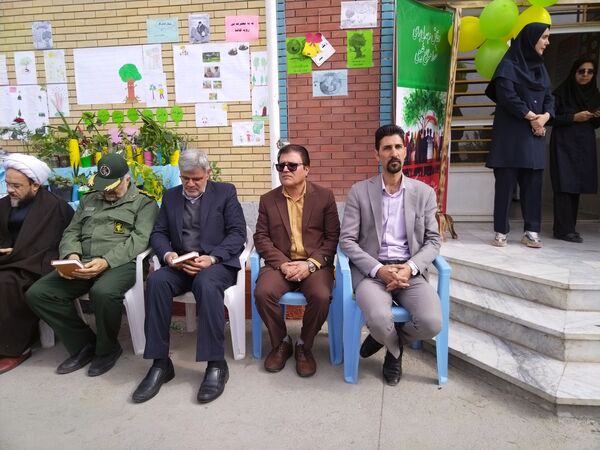 روز درختکاری و روز آموزش همگانی حفظ محیط زیست در مدرسه پویندگان فرهنگ شهرستان خلیل آباد 
