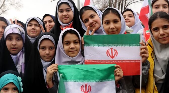 ضربان وطن در بهمن جاوید، حکایت عشقی که ریشه در خاک دارد