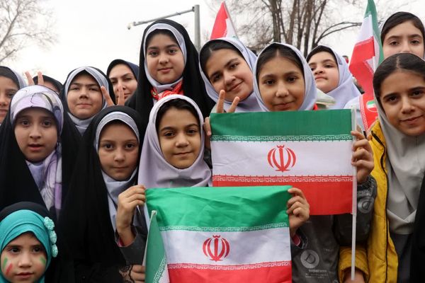 ضربان وطن در بهمن جاوید، حکایت عشقی که ریشه در خاک دارد