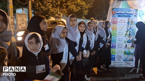 برپایی غرفه سلامت، در راهپیمایی شبانه مردم نظرآباد