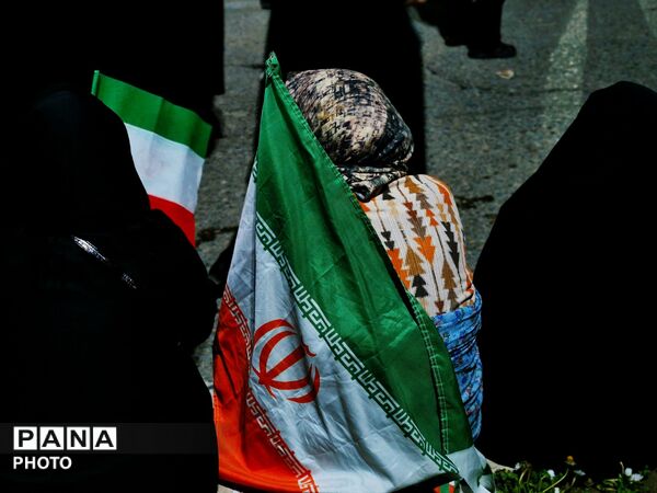 نسل نو در گلوگاه پای کار وطن