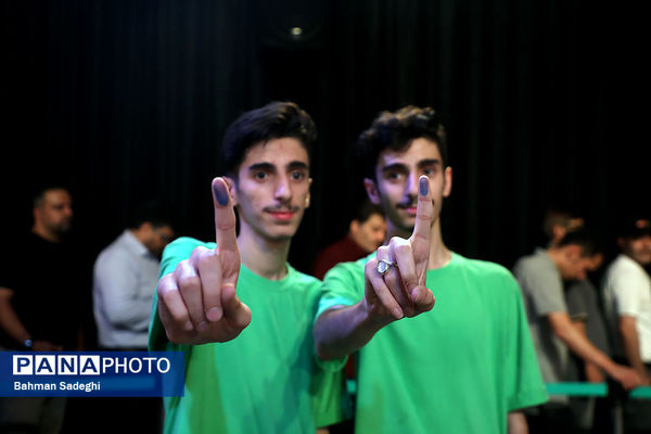 مرحله دوم انتخابات چهاردهمین دوره ریاست‌ جمهوری در آستان امامزاده صالح(ع)