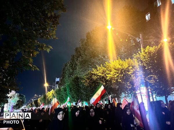 حضور باشکوه مردم کرج در صد و یازدهمین شب از تجمعات مردمی