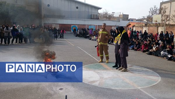 مدارس سراسر کشور آماده مقابله با زلزله،مانور ایمنی در مدرسه هوشیار