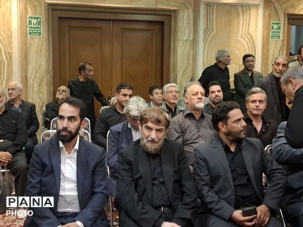 وداع با مادری که سه شهید پروراند و پس از سال ها فراق به آغوش فرزندانش بازگشت