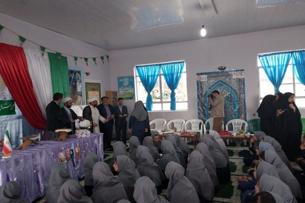 برگزاری جشن دهه کرامت و روز دختر در مدرسه نمونه دولتی فدک