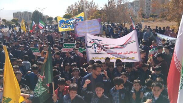 راهپیمایی ۱۳ آبان؛ روز دانش‌آموز 