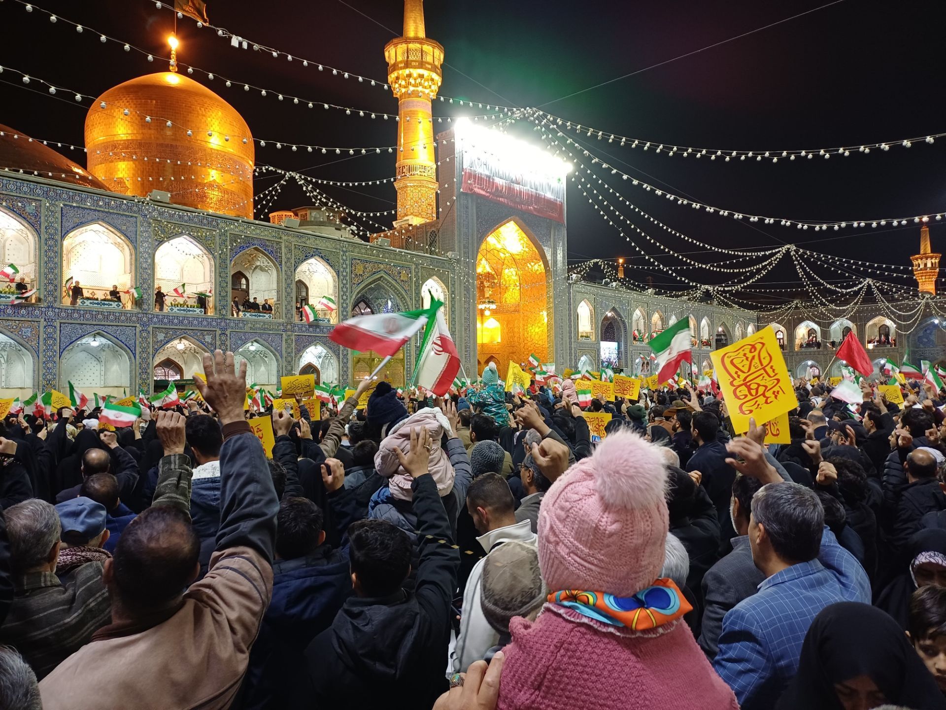 از جنگ تا اجتماع عظیم محکومیت جنایت کاران در حرم مطهر رضوی 