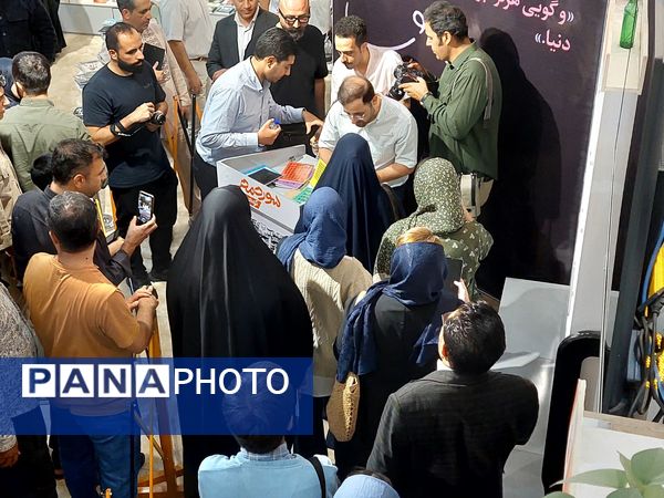 جشن امضای کتاب«ن‌ی‌س‌ت» در مشهد