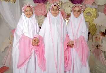 جشن تکلیف ۳۲۰۰ نفری دانش‌آموزان شهرستان نجف‌آباد در حسینیه فاطمة‌الزهرا(س)