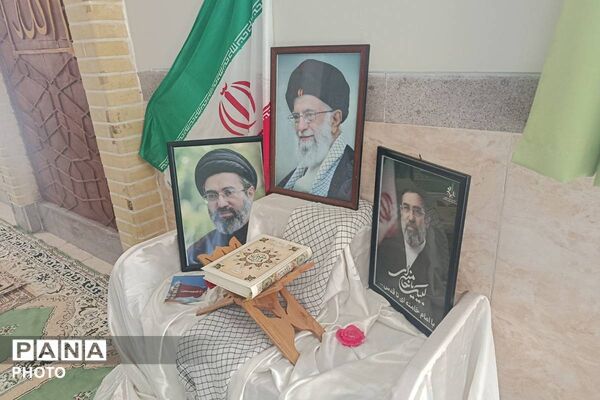 اقامه نماز جماعت و تجلیل از دانش آموزان برتر کنگره قرآنی سمپاد در دبیرستان فرزانگان قرچک