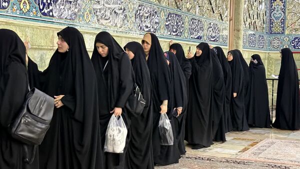 آیین غبارروبی حرم حضرت معصومه(س) با حضور بانوان طلبه