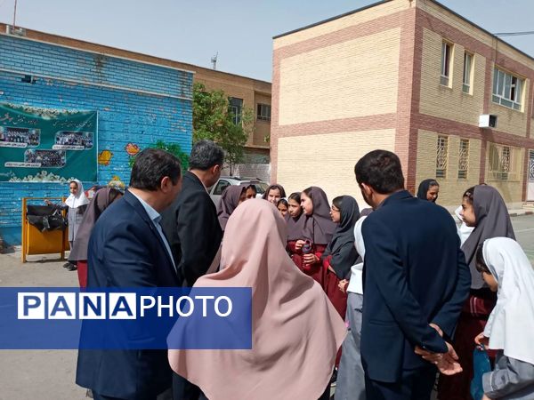 بازدید معاون پرورشی اداره آموزش و پرورش شهرستانهای تهران از نزدیک با مشکلات و چالش های مدرسه شهید رستمی