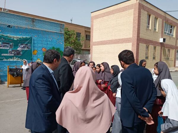 بازدید معاون پرورشی اداره آموزش و پرورش شهرستانهای تهران از نزدیک با مشکلات و چالش های مدرسه شهید رستمی