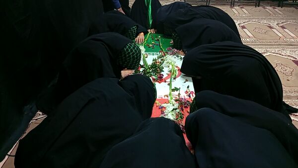 رویداد «لاله‌های روشن» همراه با استقبال از شهید گمنام