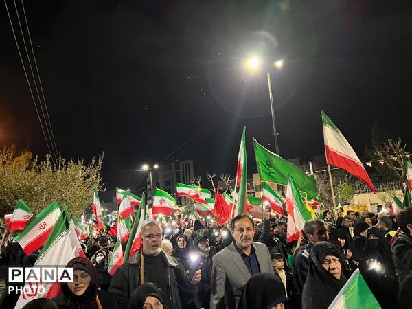حضور مردم کرج‌ در شب سی و‌پنجمین  اجتماعات مردمی 