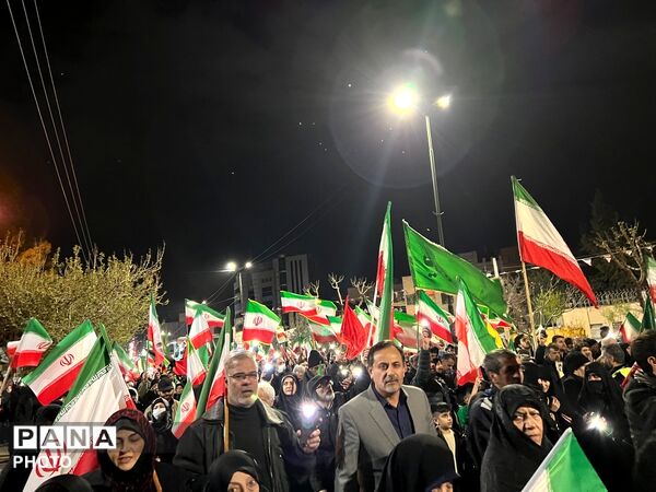 حضور مردم کرج‌ در شب سی و‌پنجمین  اجتماعات مردمی 