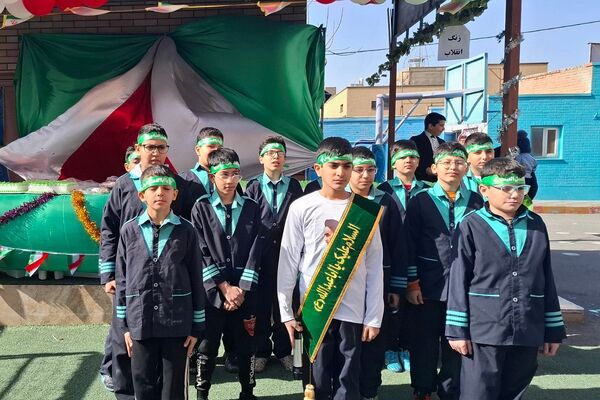 جشن دهه فجر و اعیاد شعبانیه در مدارس ناحیه دو شهرری 