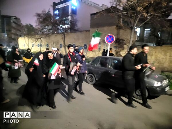اجتماع دانش‌آموزان و فرهنگیان در هنرستان قندی