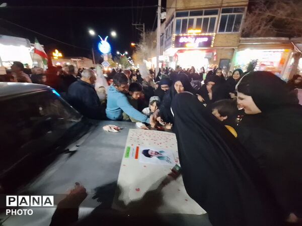 بیعت دانش‌آموزان پیشتاز شهر لایین با رهبر عزیز انقلاب