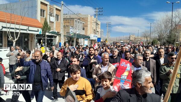 مردم شهر آلونی برای خون خواهی رهبر شهید به خیابان‌ها آمدند