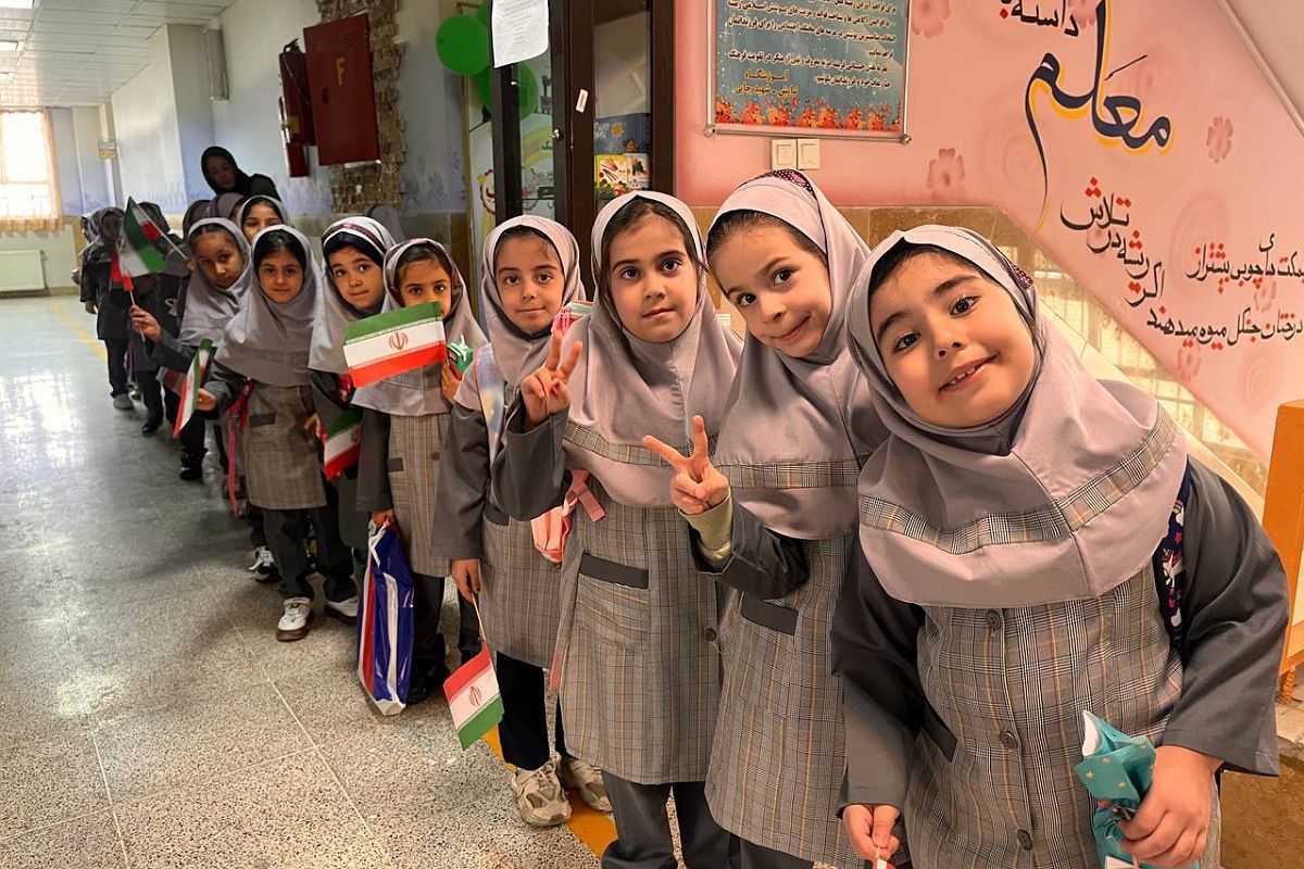 جشن شکوفه‌ها در مدارس بهارستان‌دو؛ آغاز سفری تازه برای کلاس اولی‌ها