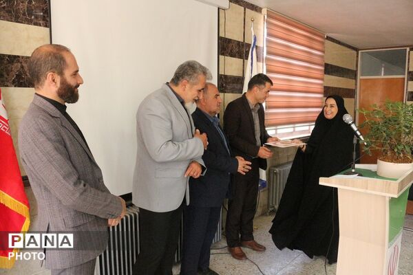 بزرگداشت آموزگاران پایه اول در فیروزکوه