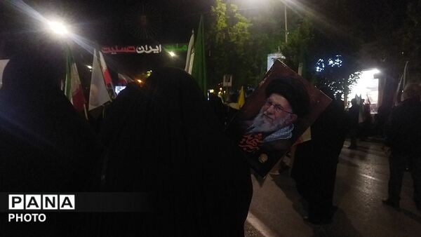 برای پنجاه و یکمین شب حسینیه امام شاهد حماسه مردم شد 